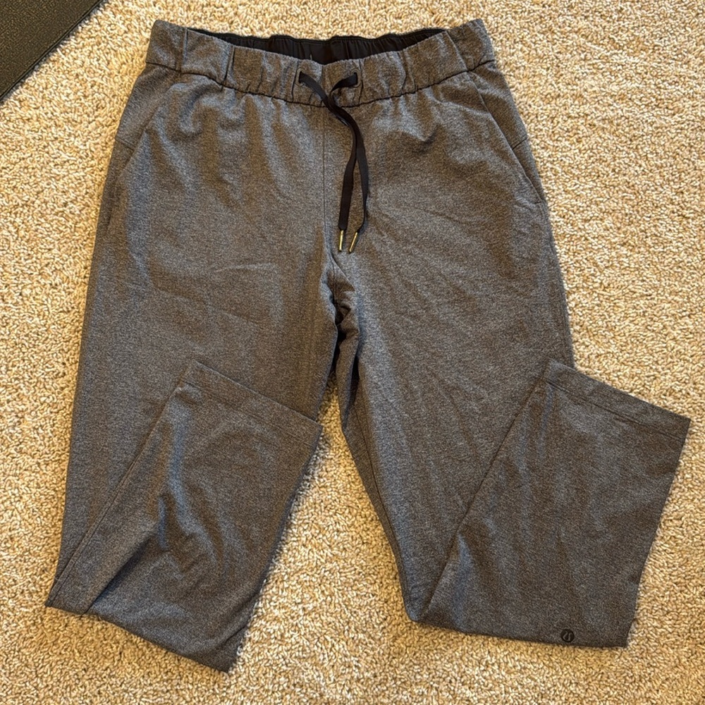 Lululemon On the Fly Cropped Pant in Heathered Grey